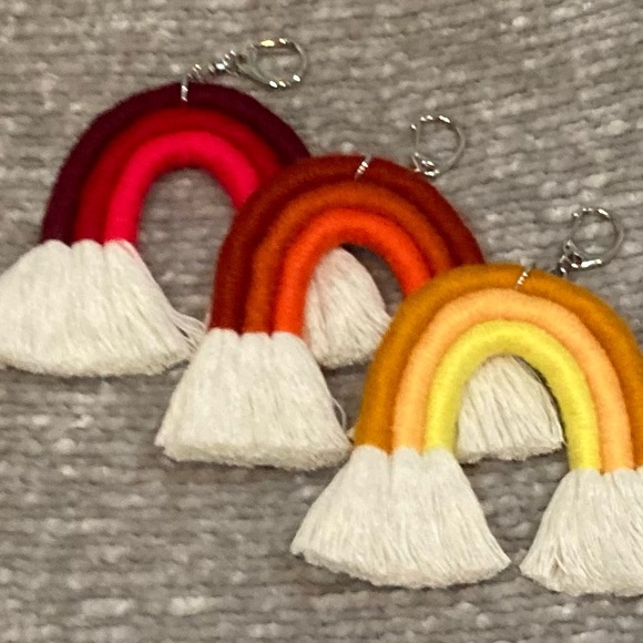🔸NWT🔸 Red Ombré Macrame Rainbow Keychain / Purse Charm/ Tassel - Picture 1 of 10
